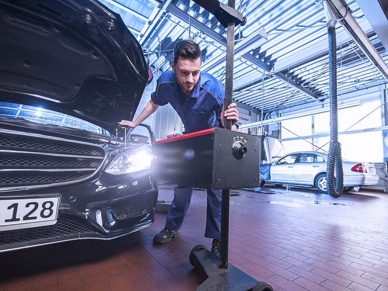 Kfz-Meisterbetriebe beheben kleine Licht-Mängel in der Regel sofort und kostenlos. (Bild: ProMotor)